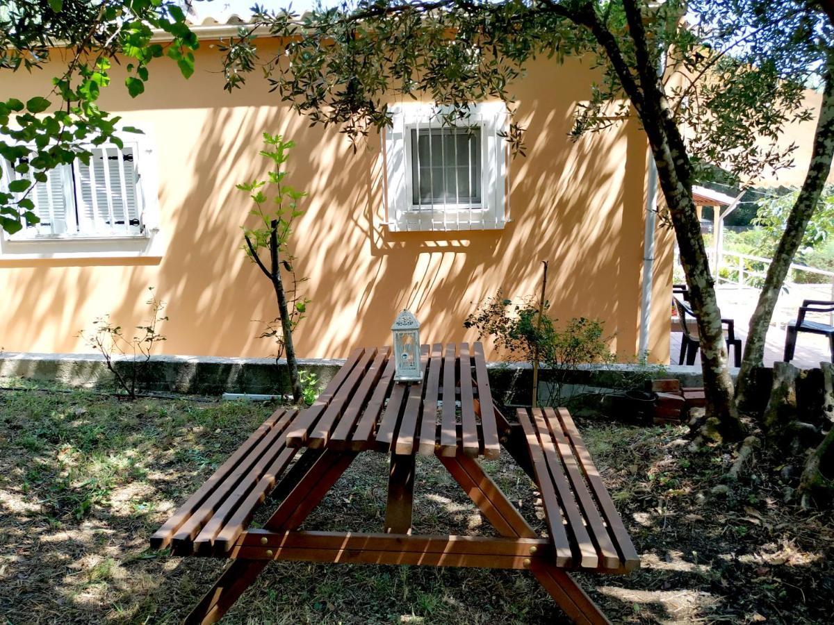 Family Holiday Apartment With Garden & Bbq Velonades  Exterior photo