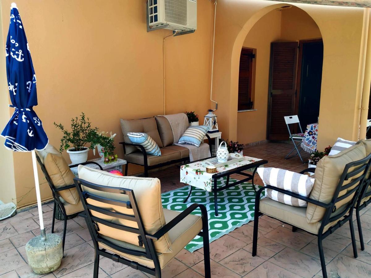 Family Holiday Apartment With Garden & Bbq Velonades  Exterior photo