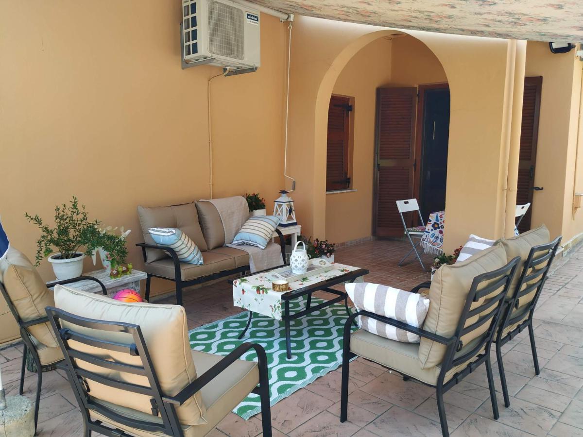 Family Holiday Apartment With Garden & Bbq Velonades  Exterior photo