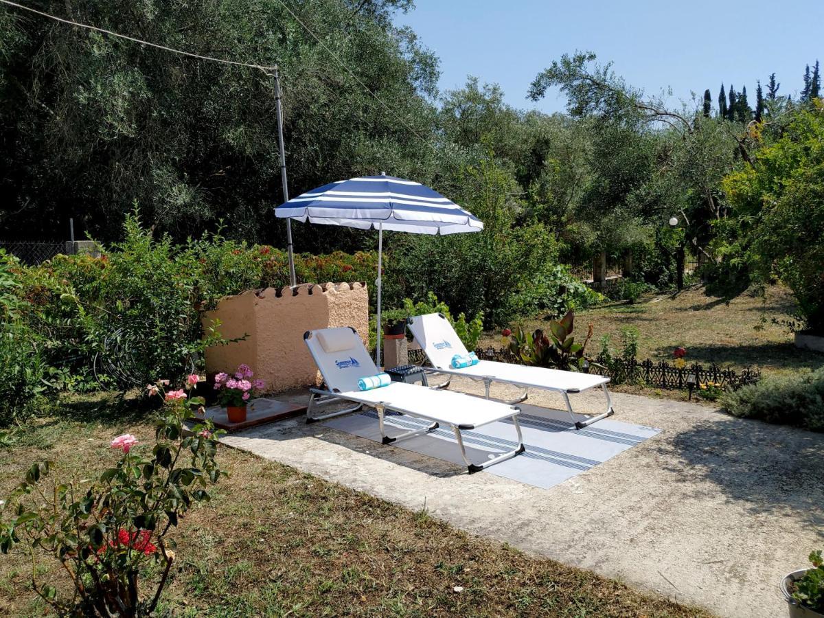 Family Holiday Apartment With Garden & Bbq Velonades  Exterior photo
