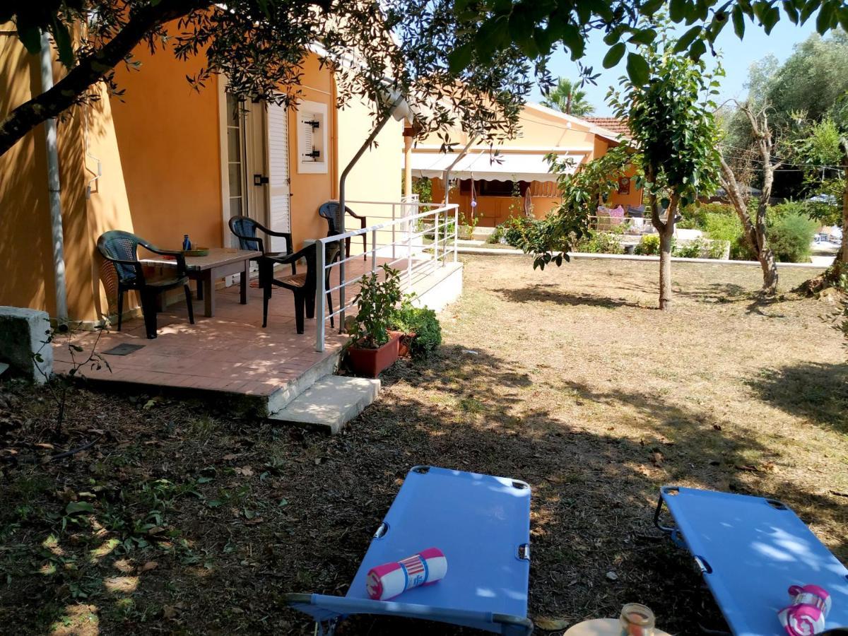 Family Holiday Apartment With Garden & Bbq Velonades  Exterior photo