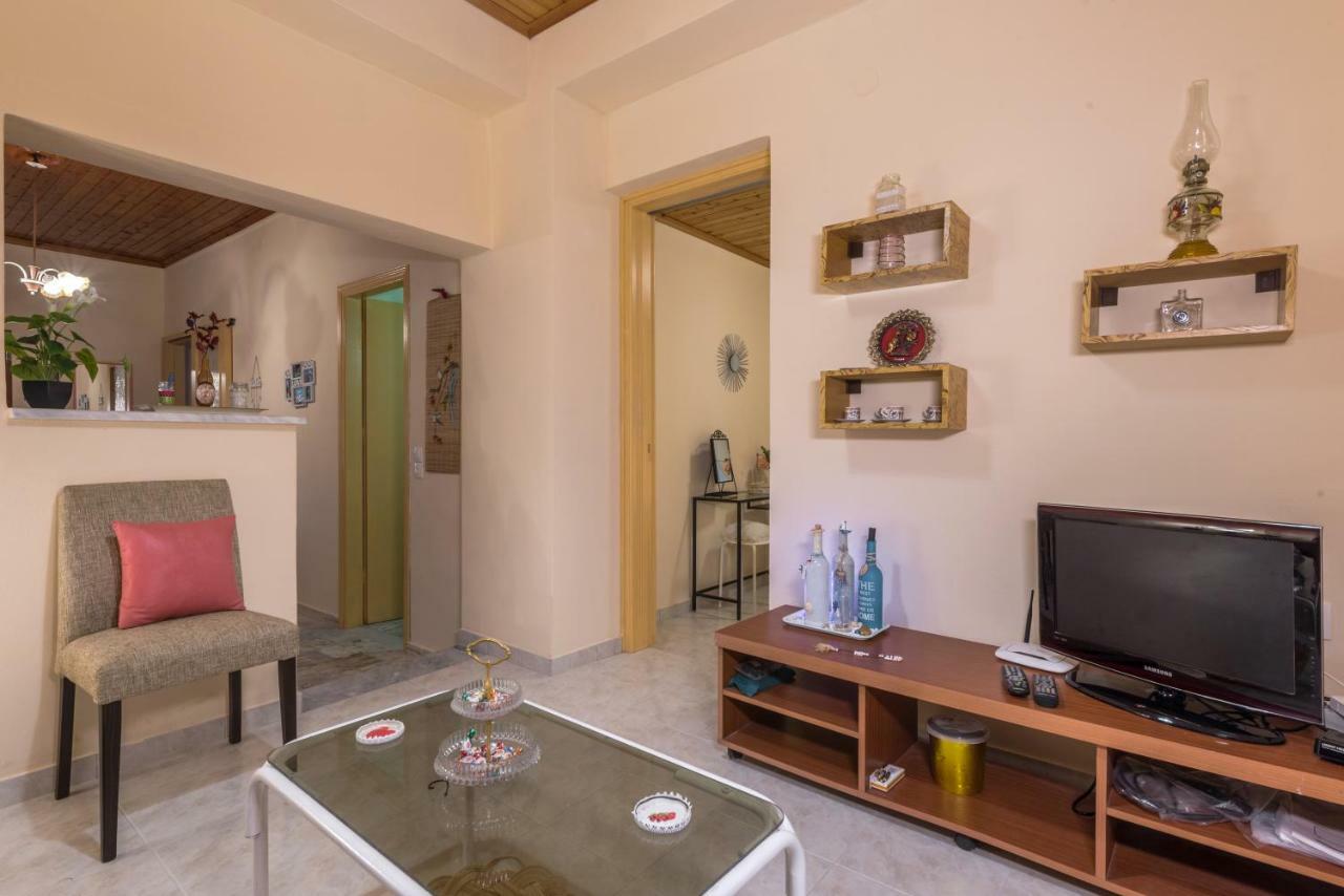 Family Holiday Apartment With Garden & Bbq Velonades  Exterior photo