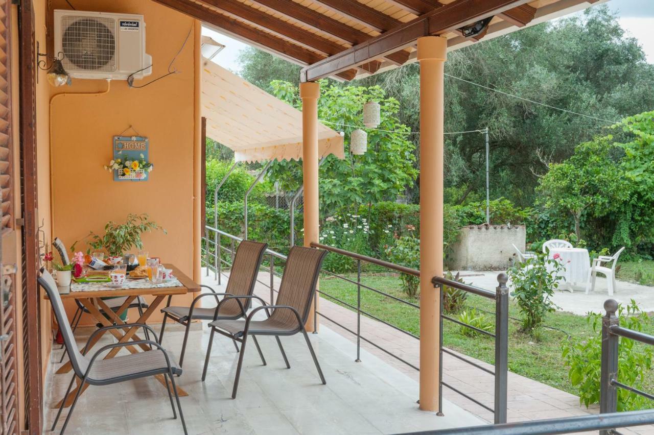 Family Holiday Apartment With Garden & Bbq Velonades  Exterior photo