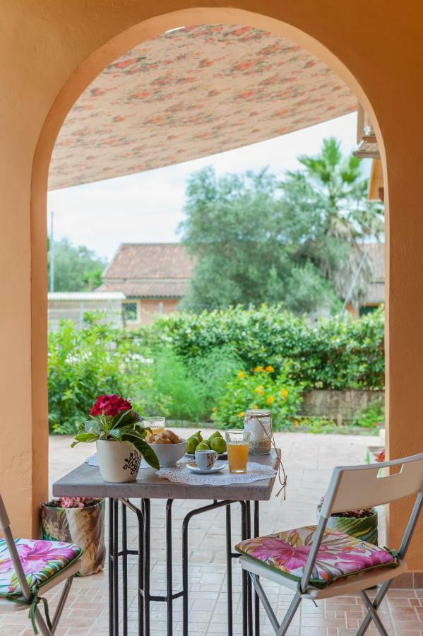 Family Holiday Apartment With Garden & Bbq Velonades  Exterior photo