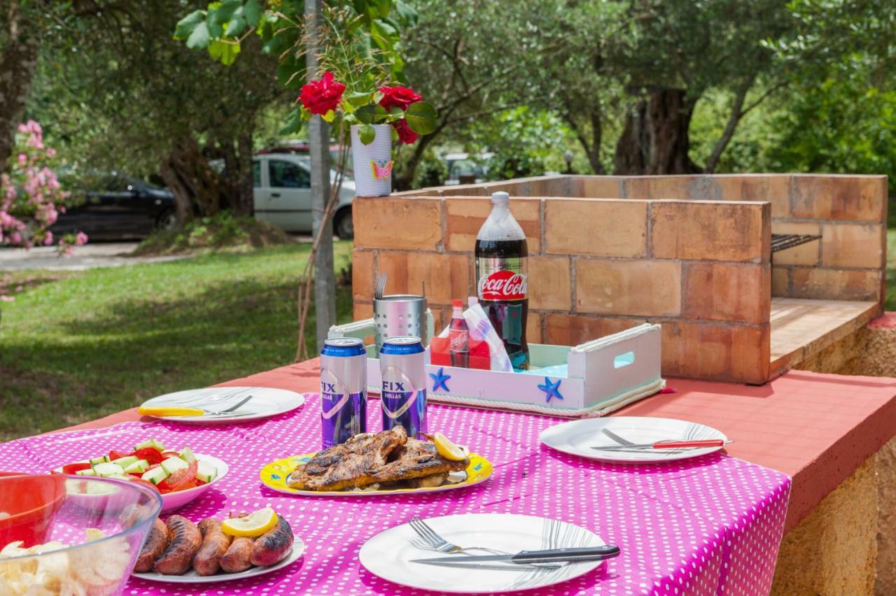 Family Holiday Apartment With Garden & Bbq Velonades  Exterior photo